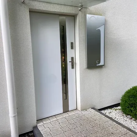 Four Seasons アパート