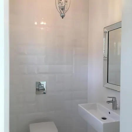 Four Seasons Apartment *